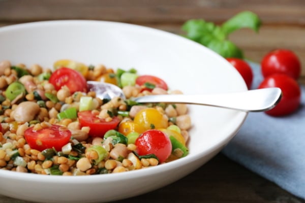 Bønne- og linsesalat med kapers og sitron