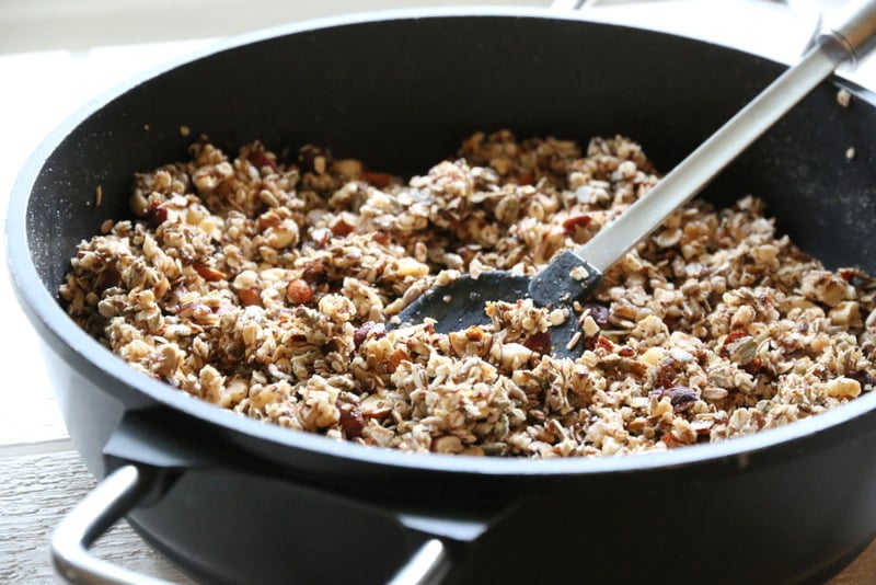 Granola med nøtter og honning