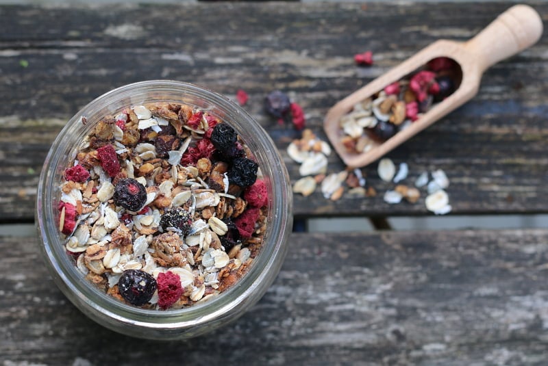 Granola med nøtter og honning