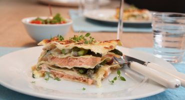 Image: LASAGNE MED LAKS, ASPARGES OG PARMESANSAUS