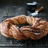 Image: HVETEKRANS MED SUKKER OG KANEL