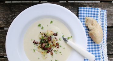 Image: BLOMKÅLSUPPE MED PURRE OG SPRØSTEKT BACON