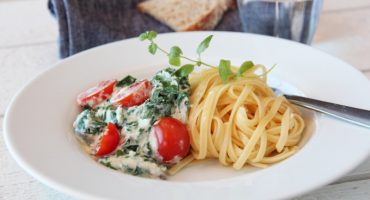 Image: SPAGETTI MED SPINAT, RICOTTA OG TOMATER