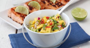 Image: LIMEMARINERT LAKS MED MANGO- OG AVOKADOSALAT