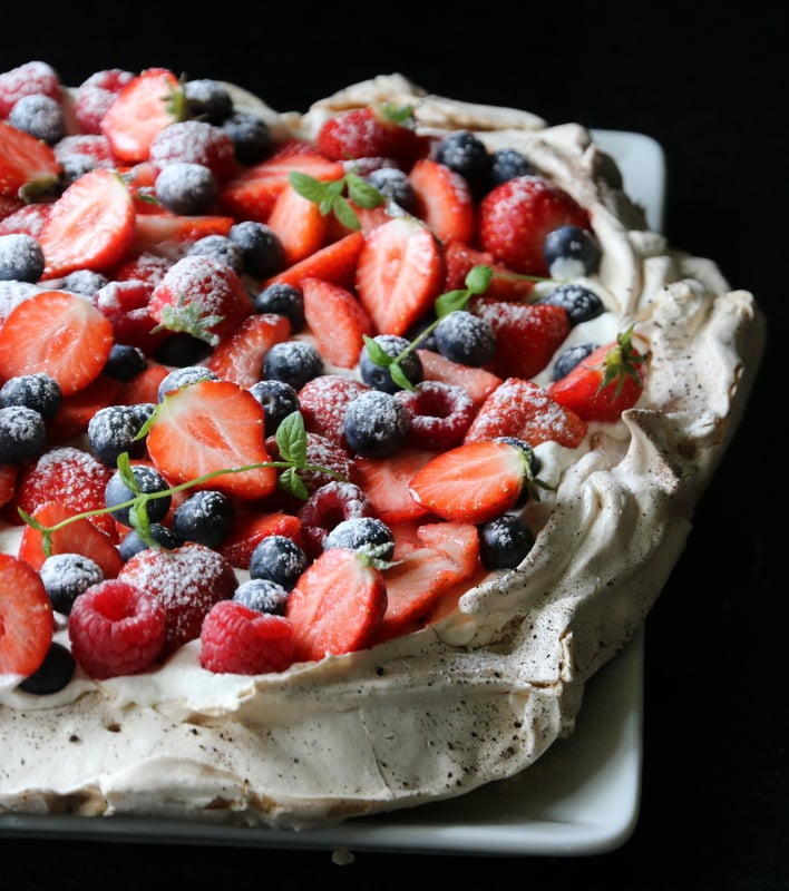 Pavlova med lakris og sitronkrem