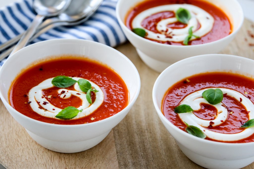 Tomatsuppe med appelsin og chili