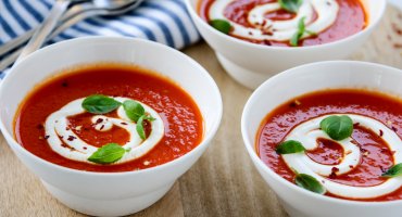 Image: TOMAT- OG GULROTSUPPE MED APPELSIN OG CHILI & KRUTONGER