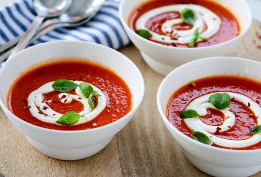 Image: TOMAT- OG GULROTSUPPE MED APPELSIN OG CHILI & KRUTONGER