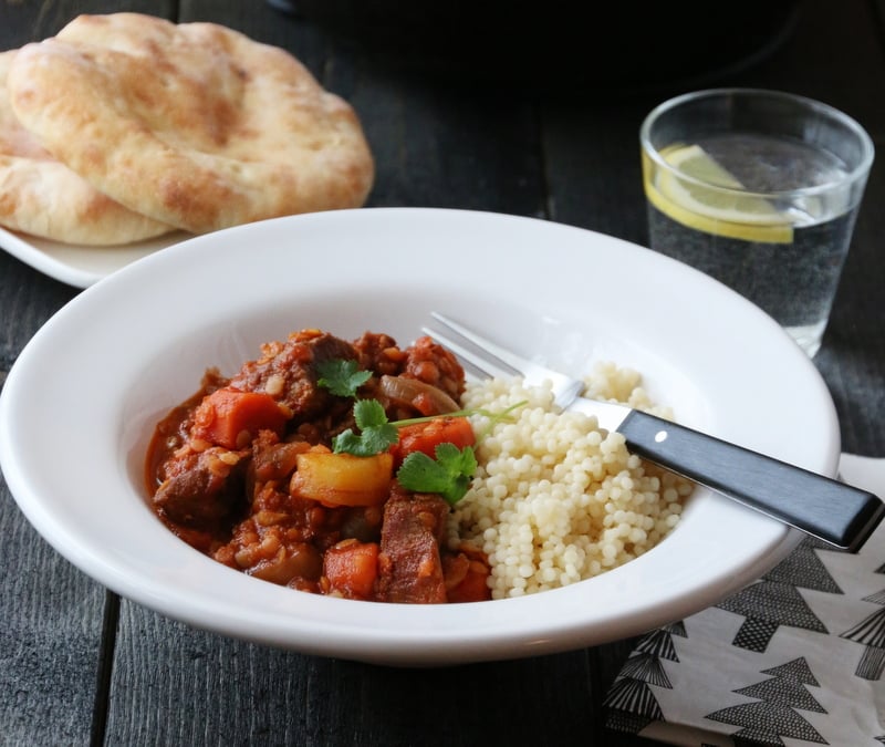 Marokkansk lammegryte med røde linser og couscous