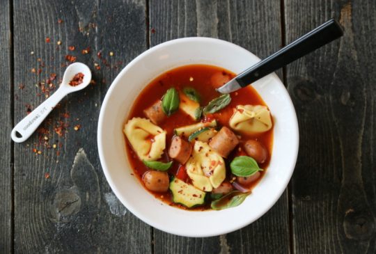 Image: TOMATSUPPE MED TORTELLINI OG PØLSE