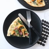 Image: PIZZA MED BACON, SPINAT OG KANTARELLER