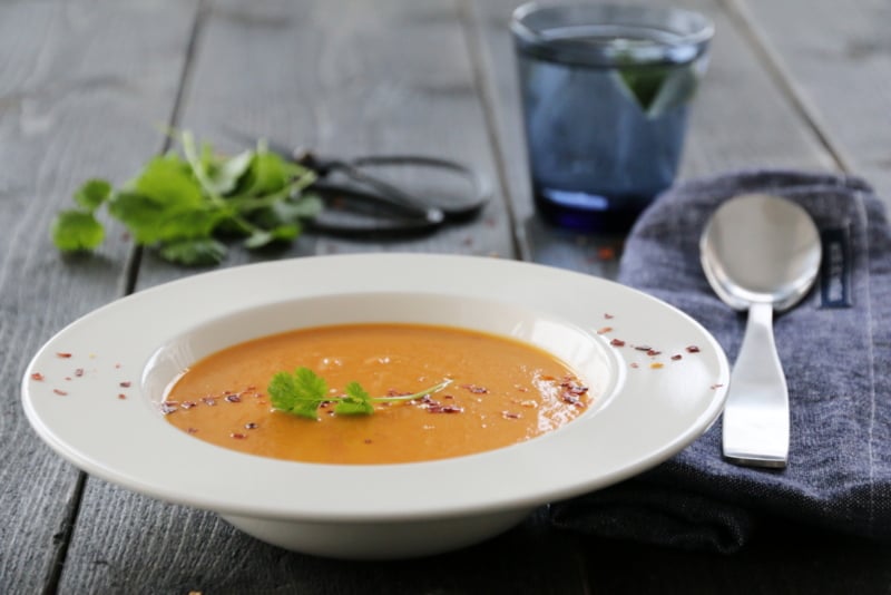 Søtpotetsuppe med rød curry og kokosmelk