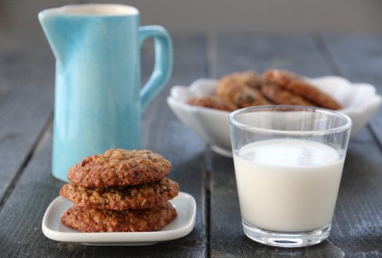 Image: MYKE HAVRECOOKIES MED VALNØTTER OG TRANEBÆR