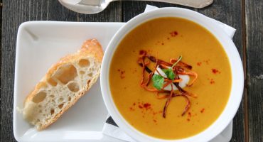 Image: OVNSBAKT GULROTSUPPE MED GULROTCHIPS