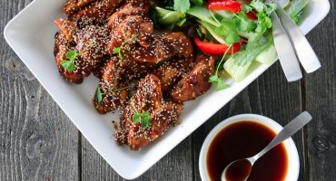 Image: MARINERT SESAMKYLLING MED WOKEDE GRØNNSAKER