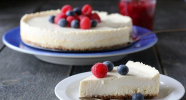 Image: BERITS OSTEKAKE MED BRINGEBÆRSAUS