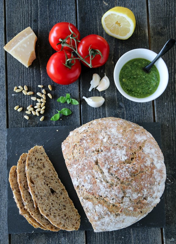 Eltefritt landbrød med basilikumpesto