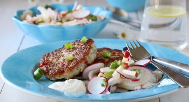 Image: SEIKAKER MED FENNIKELSALAT OG DILLKREM