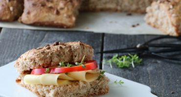 Image: HALVGROVT BRYTEBRØD MED SPELT