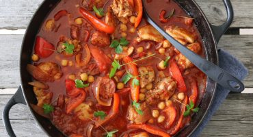 Image: KYLLINGGRYTE MED CHORIZO, PAPRIKA OG KIKERTER