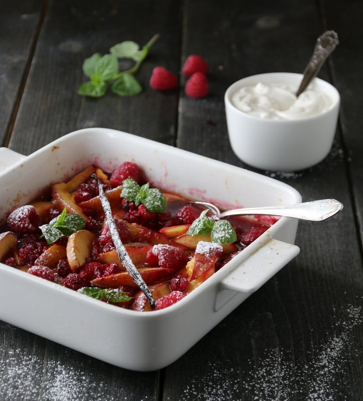 Ovnsbakte nektariner med yoghurtkrem