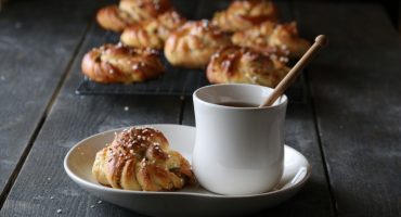 Image: KNUTER MED SITRON- OG PISTASJKREM