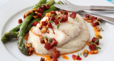 Image: TORSK MED CHORIZOSALSA OG BLOMKÅLPURE