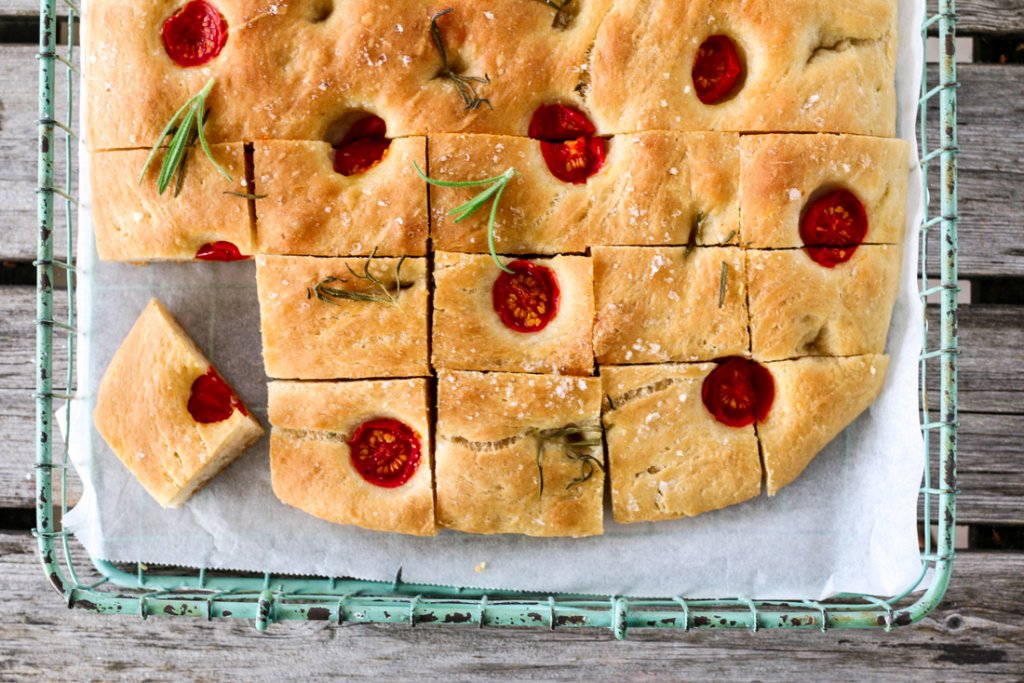 FOCACCIA MED CHERRYTOMATER