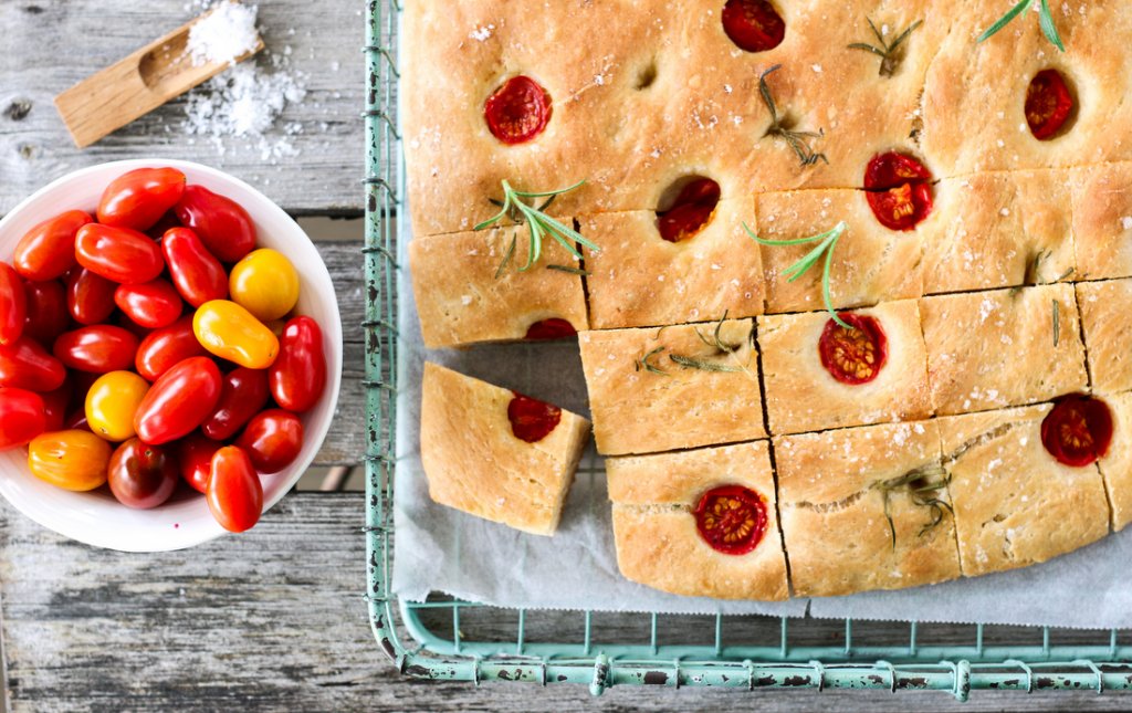 FOCACCIA MED CHERRYTOMATER