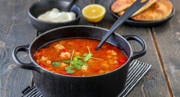 Image: SPICY SUPPE MED LAMMEKJØTTBOLLER & FETAKREM