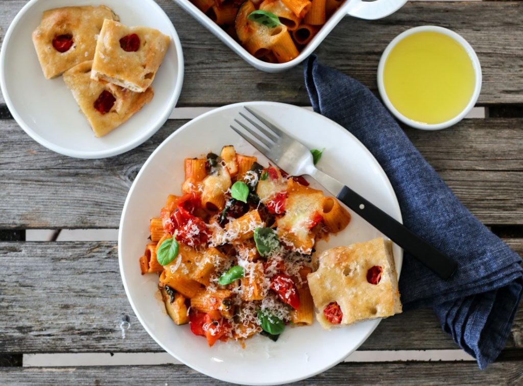 Pastagrateng med cherrytomater og mozzarella