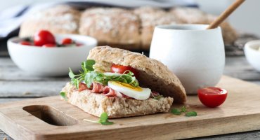 Image: GROVT LANGPANNEBRØD MED YOGHURT