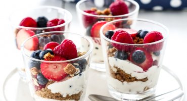 Image: KJAPP OSTEKAKE PÅ GLASS MED FRISKE BÆR