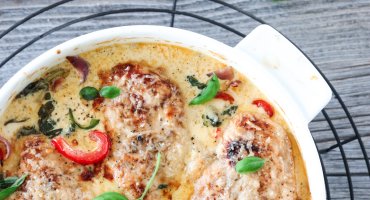 Image: GRATINERT KYLLING MED PAPRIKA, SPINAT OG PARMESAN