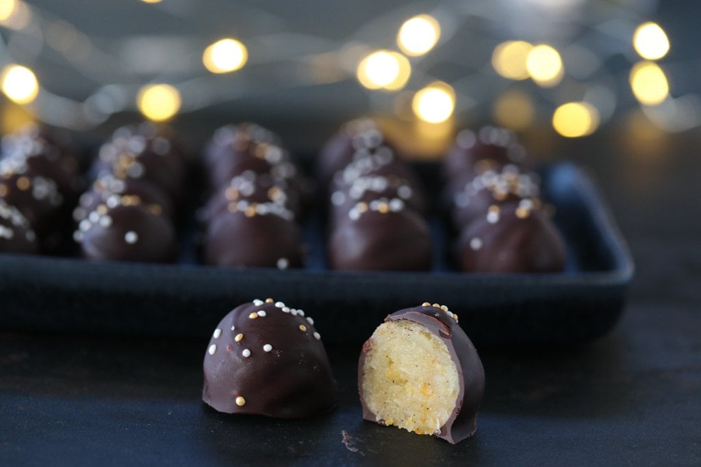 MARSIPANKULER MED APPELSIN OG SJOKOLADE