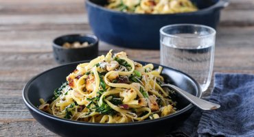 Image: SPAGETTI MED OVNSBAKT BLOMKÅL & HASSELNØTTER