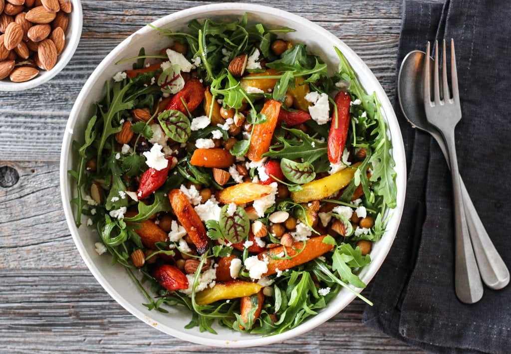 Lun gulrotsalat med kikerter og feta