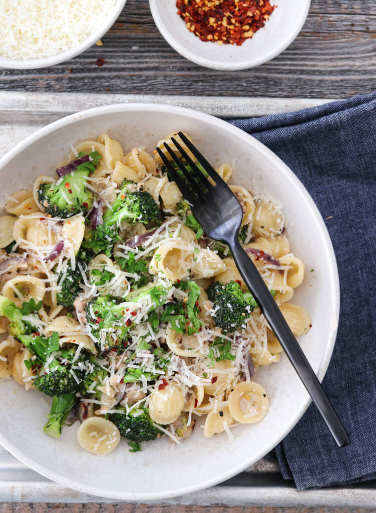 Kremet pasta med salsiccia og brokkoli