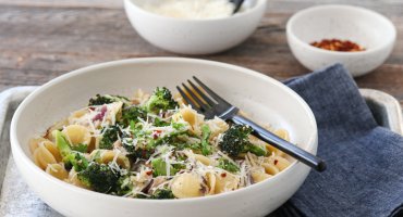 Image: KREMET PASTA MED SALSICCIA OG BROKKOLI