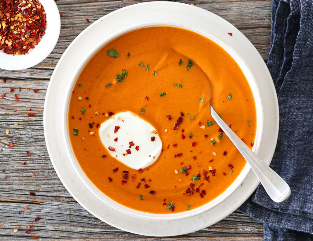 Rød currysuppe med gulrot og kokosmelk