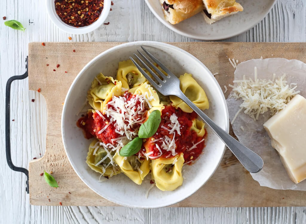 Tortelloni med kjapp tomatsaus