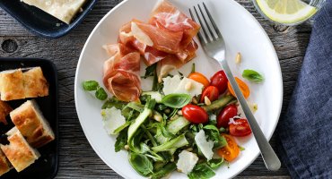 Image: ASPARGESSALAT MED SPEKESKINKE