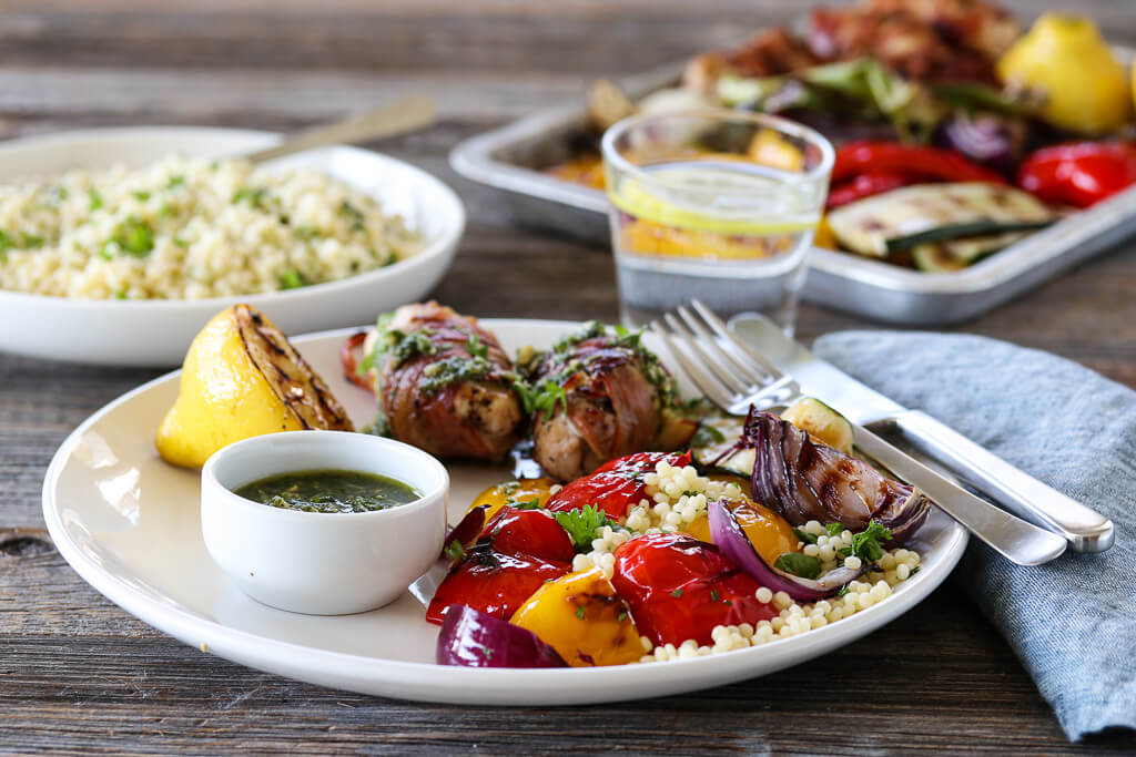 Kyllingruller med grillede grønnsaker og pesto