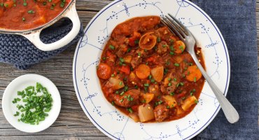 Image: ONE POT KJØTTGRYTE MED TOMAT OG ROTGRØNNSAKER