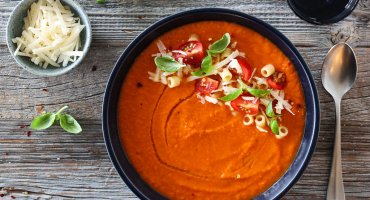 Image: TOMATSUPPE MED PASTA OG PARMESAN