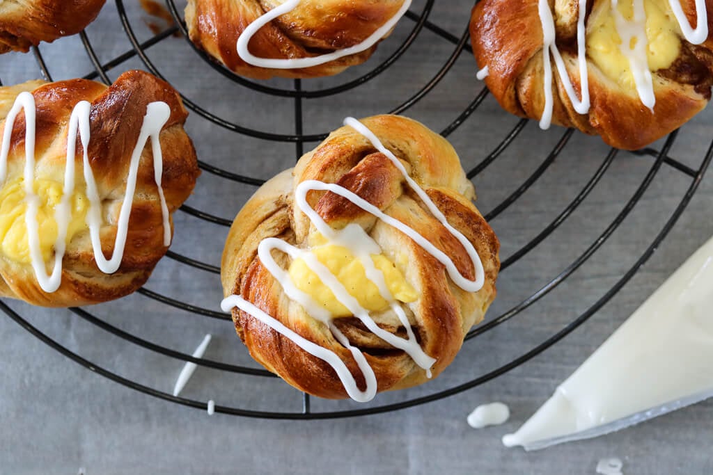 Kanelknuter med vaniljekrem