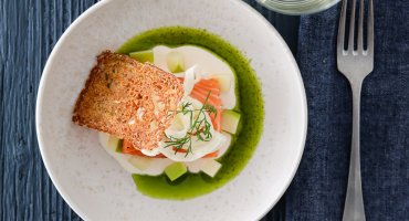 Image: KONFITERT LAKS MED SYLTET FENNIKEL, PEPPERROTKREM, EPLE OG DILLOLJE