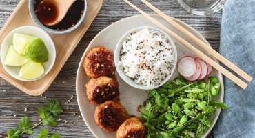 Image: ASIATISKE KYLLINGBOLLER MED CHILISAUS