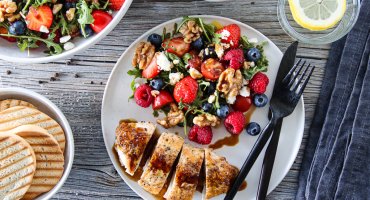 Image: KYLLING OG SOMMERSALAT MED BALSAMICOVINAIGRETTE