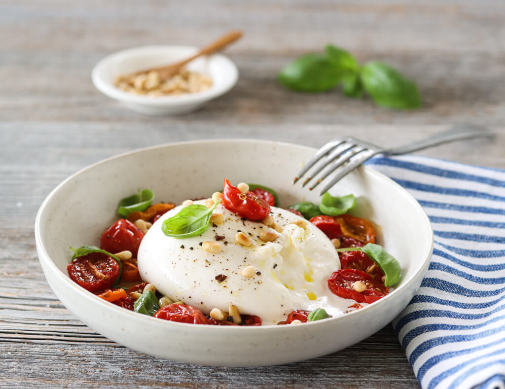 KONFITERTE TOMATER OG BURRATA